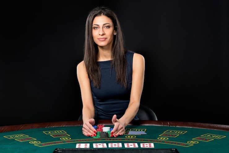 Antarmuka Texas Poker hoki365 di perangkat mobile menampilkan meja dengan kartu dan pemain